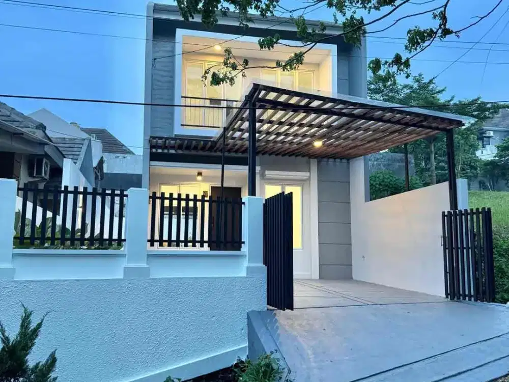 Dijual rumah modern dengan halaman belakang yang luas di Bukit Golf Cibubur