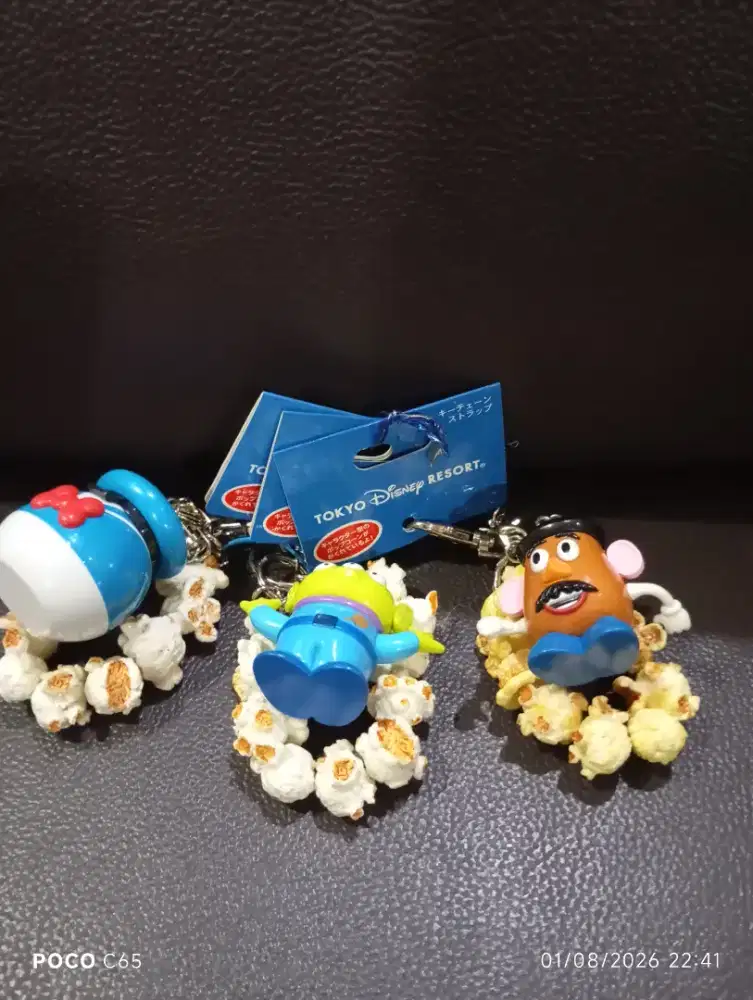 Gantungan kunci small Character + popcorn