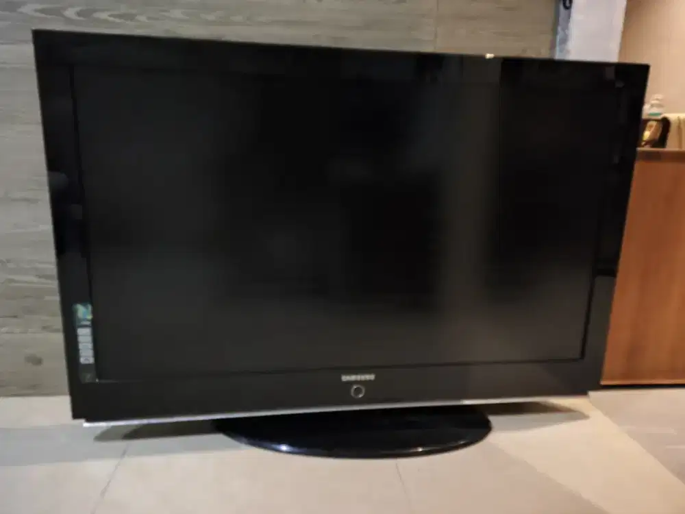 TV LCD Buram Kanibalan
