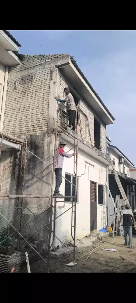 Tukang bangunan panggilan