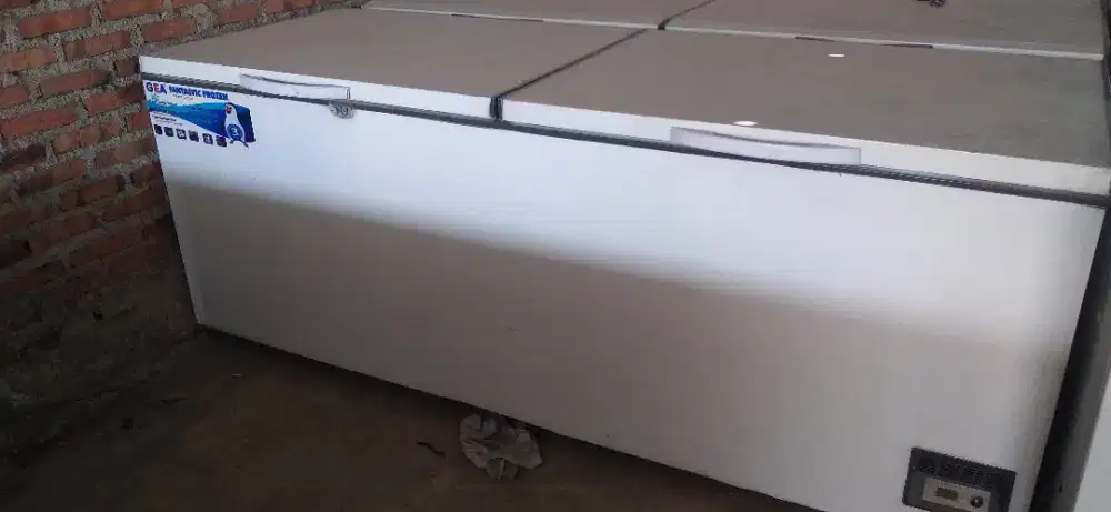 Frezer second dan showcase second pendingin