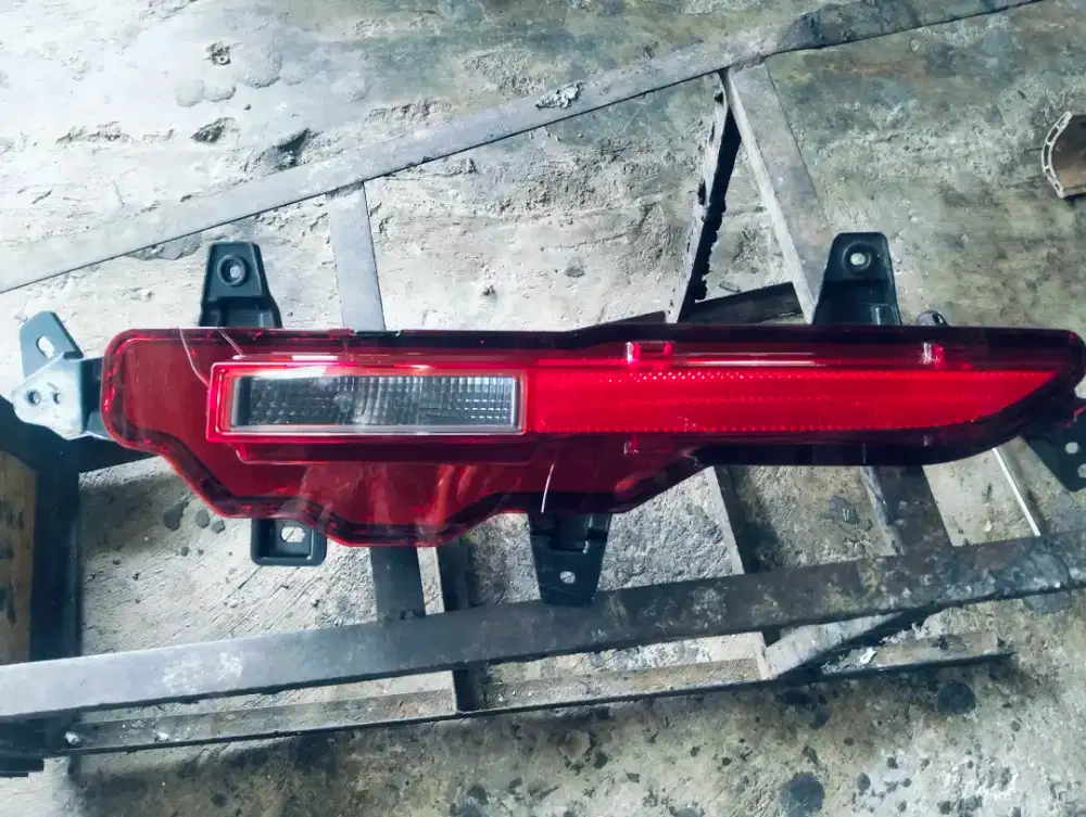 Lampu bemper belakang