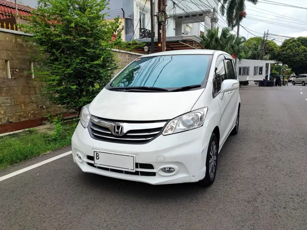 Honda Freed E PSD 2014 Facelift Model Low KM 46rb Tgn 1 dari baru