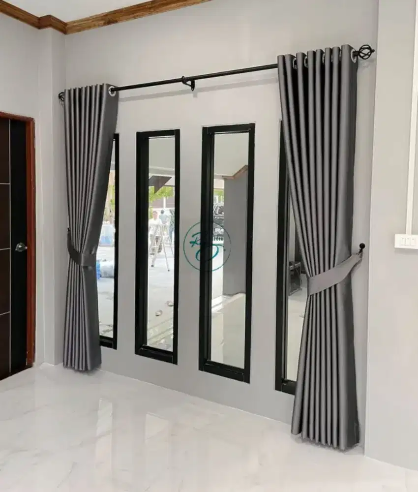 gorden minimalis black out