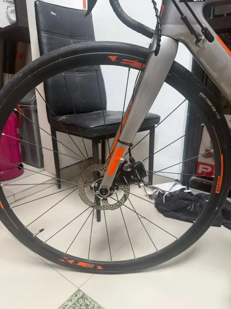 Sepeda Road Bike Polygon Strattos S7D