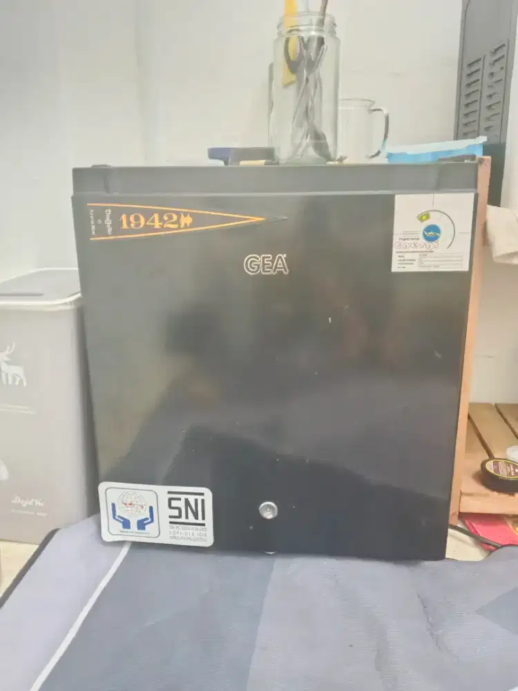 Kulkas mini bar GEA RS-06DR