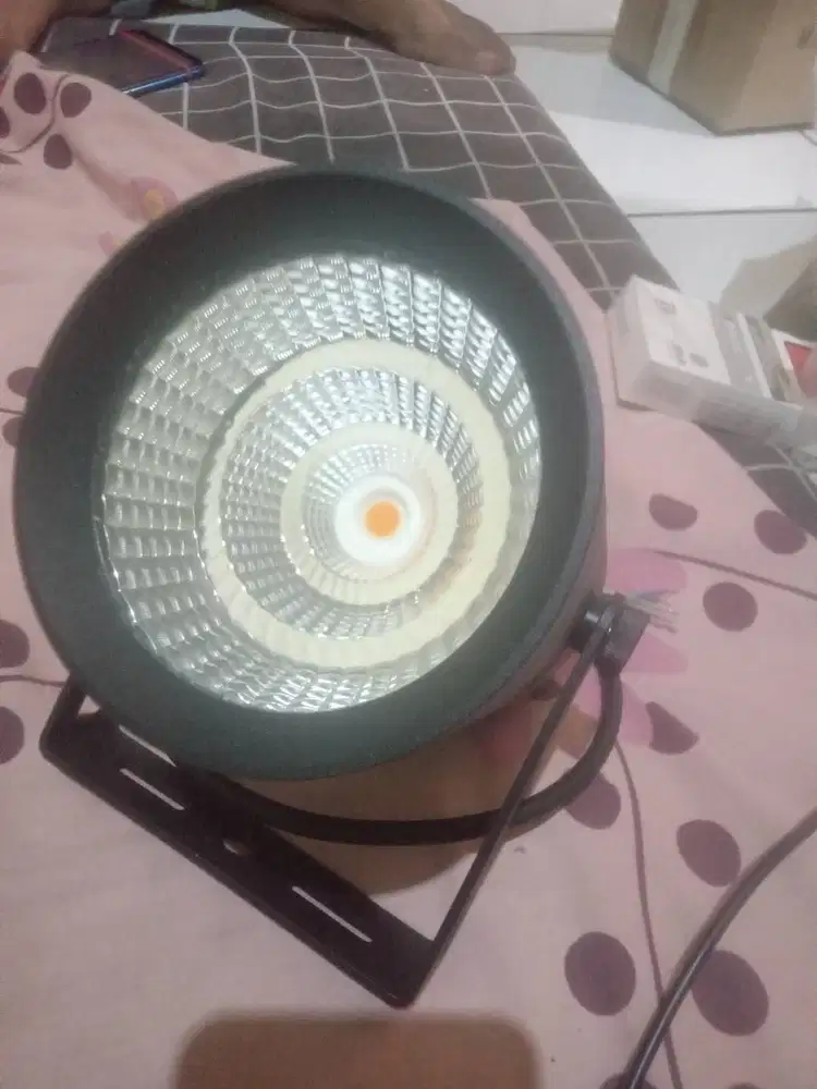 Lampu sorot / Lampu tembak / Lampu taman