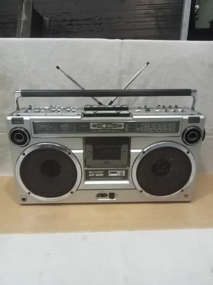 BUNBOX RADIO SHARP GF-9191