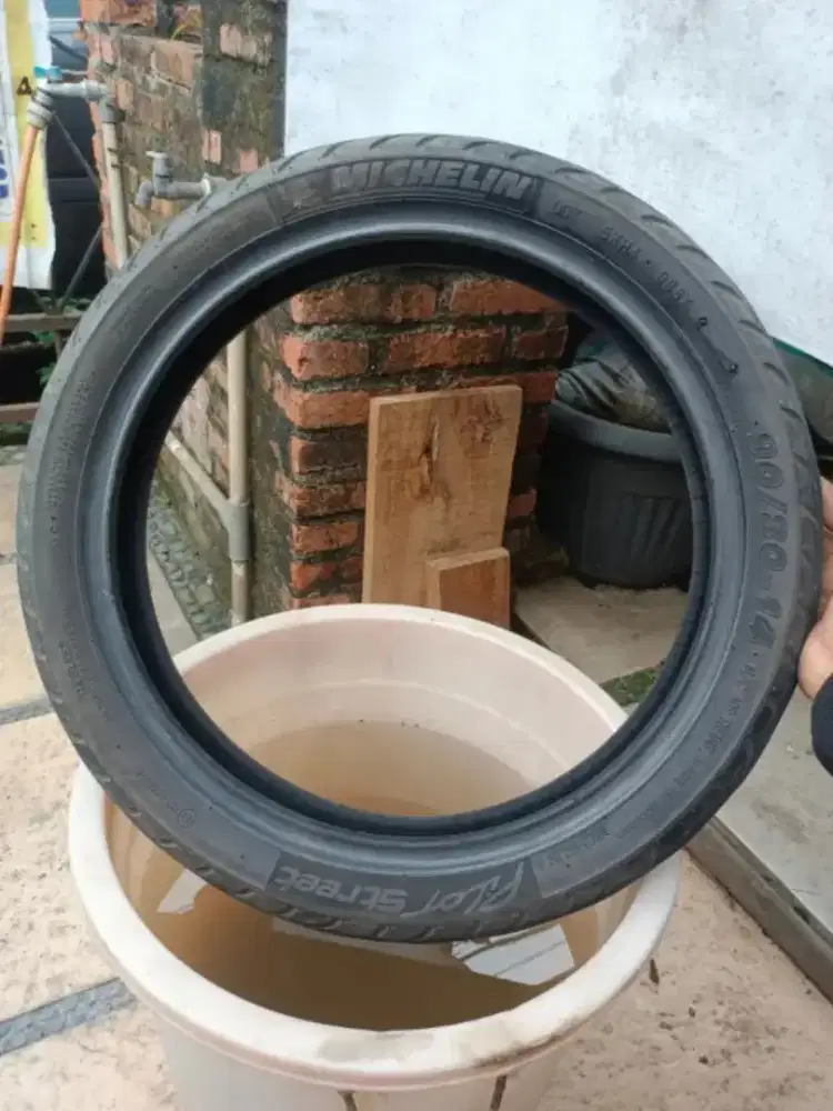 Ban motor Michelin 90/80 R14