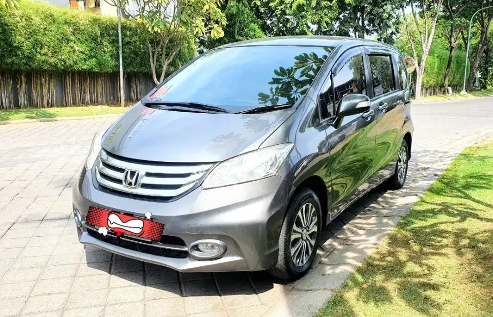 ISTIMEWA Honda Freed 1.5 E PSD 2013/2014 Matic AC Dobel No Jazz RS KIM