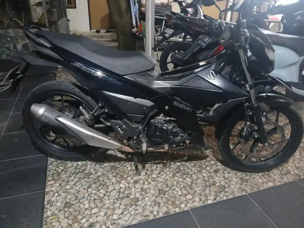 SATRIA F150 BLACK PREDATOR