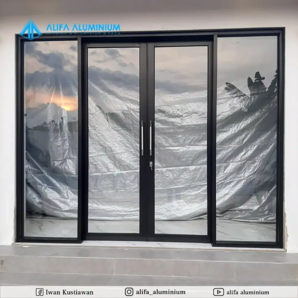 Pintu Geser Aluminium Minimalis – Kusen 4 In Hitam, Kaca 5 mm