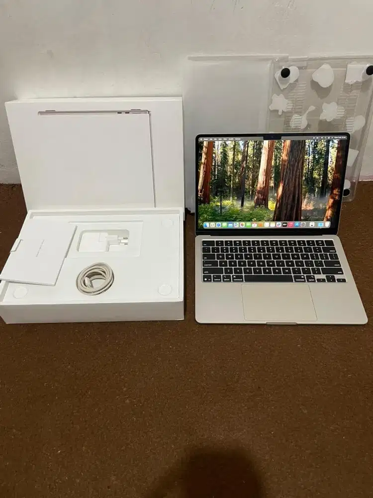 Macbook Air M4 16/256 iBox Like New
