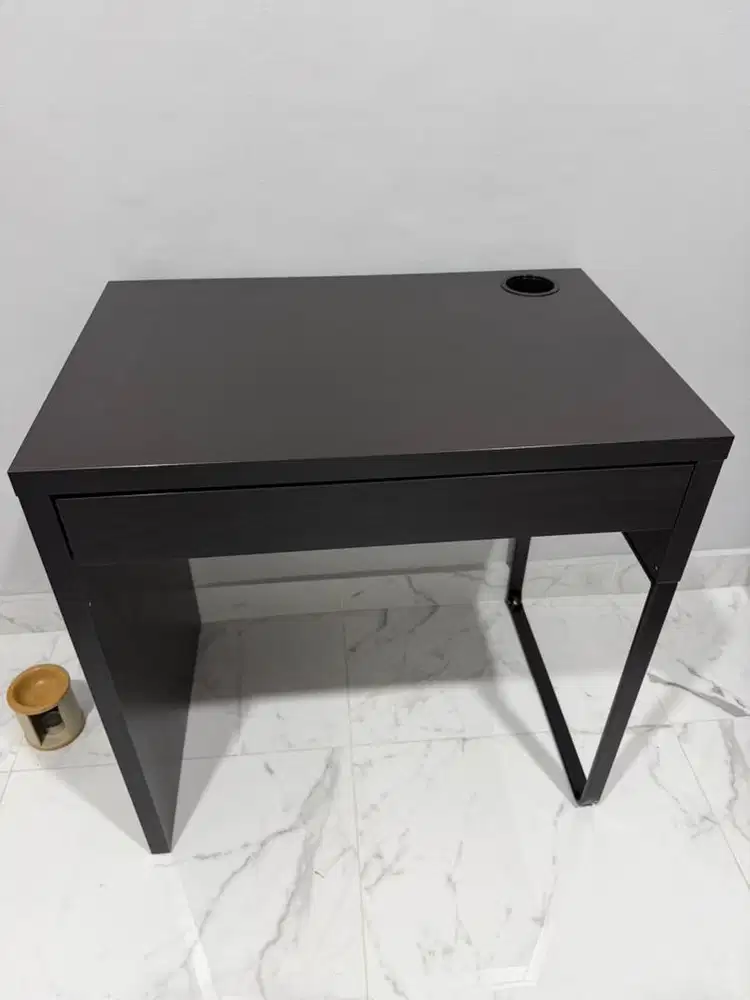 Meja Ikea MICKE Hitam 73x50cm