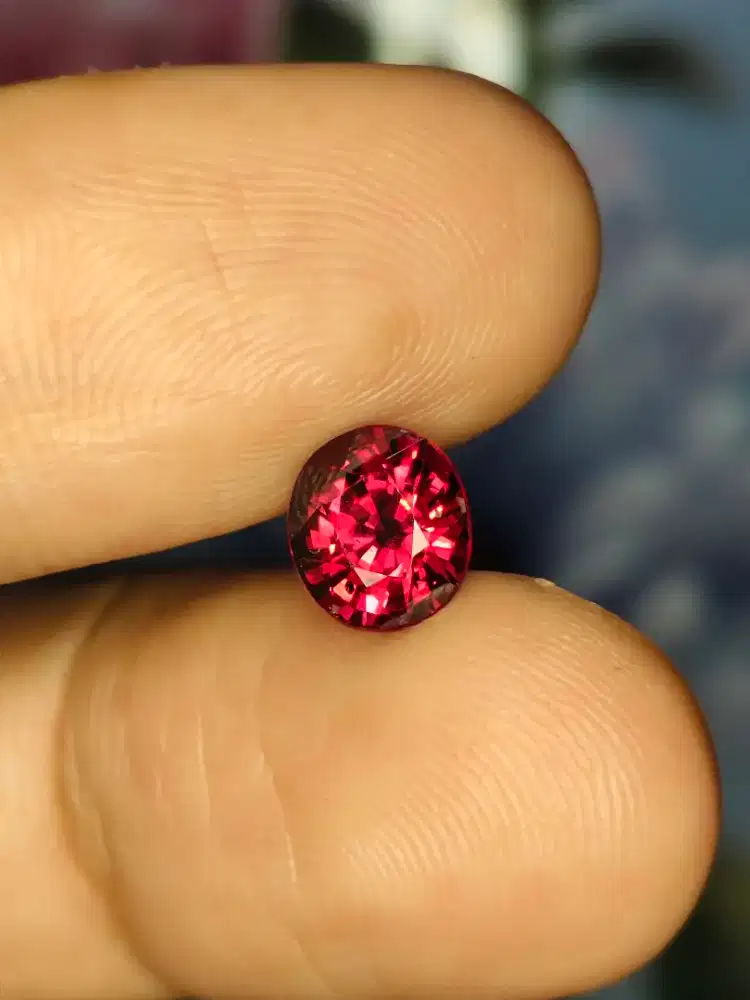Natural Rhodolite Garnet Malawi Warna Vivid 1.57ct Kristal Memo LOG-IN