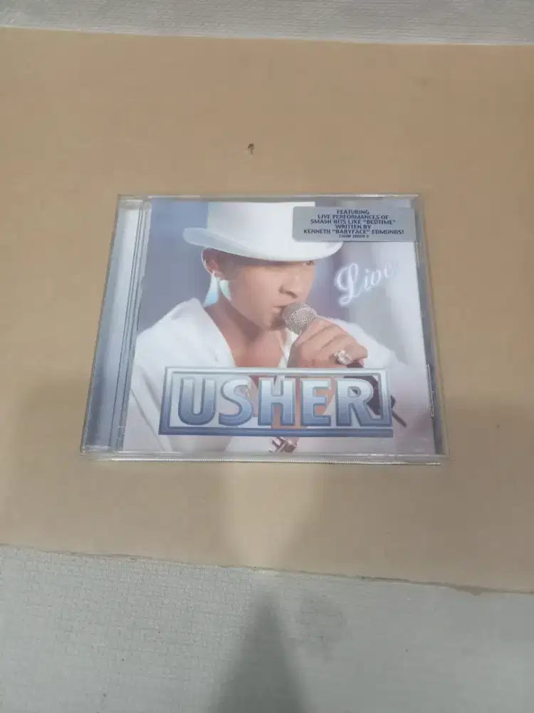 Kaset CD musik USHER LIVE