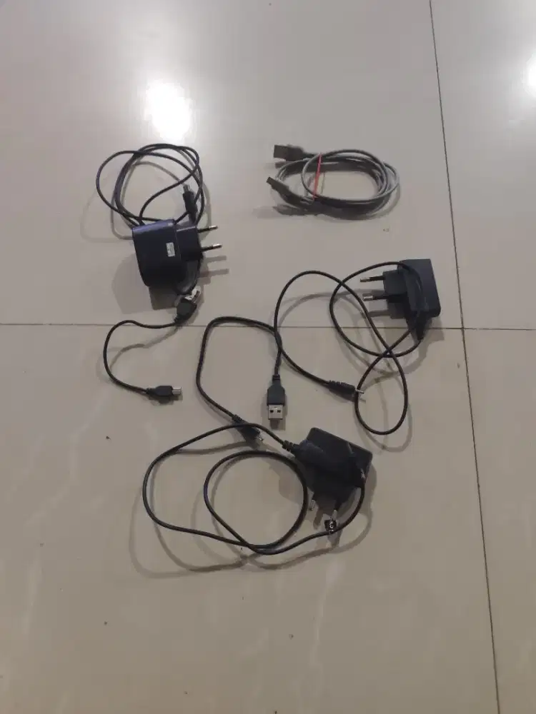 Berbagai Charge handphone