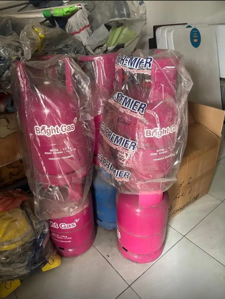 Tabung Elpiji bekas 12 kilo merah dan biru