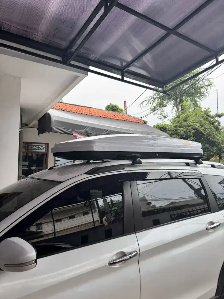 Roofbox atas mobil