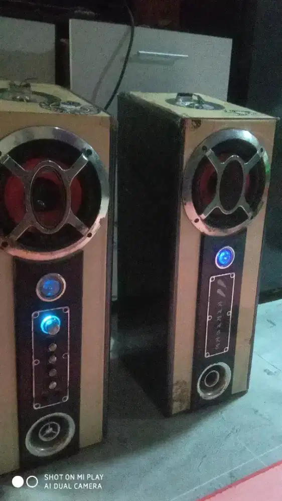 Di jual speaker aktif siap hiburan lubang mic ada 2 jadi bisa duet