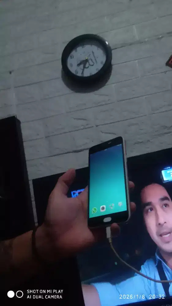 Minus retak bagian atas sma suara musik ga keluar