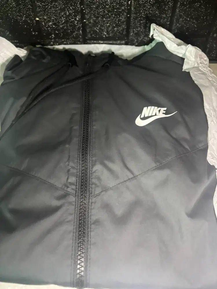 Jual jaket Nike Jaket Pria Sportswear Windrunner - Black [727325-010]