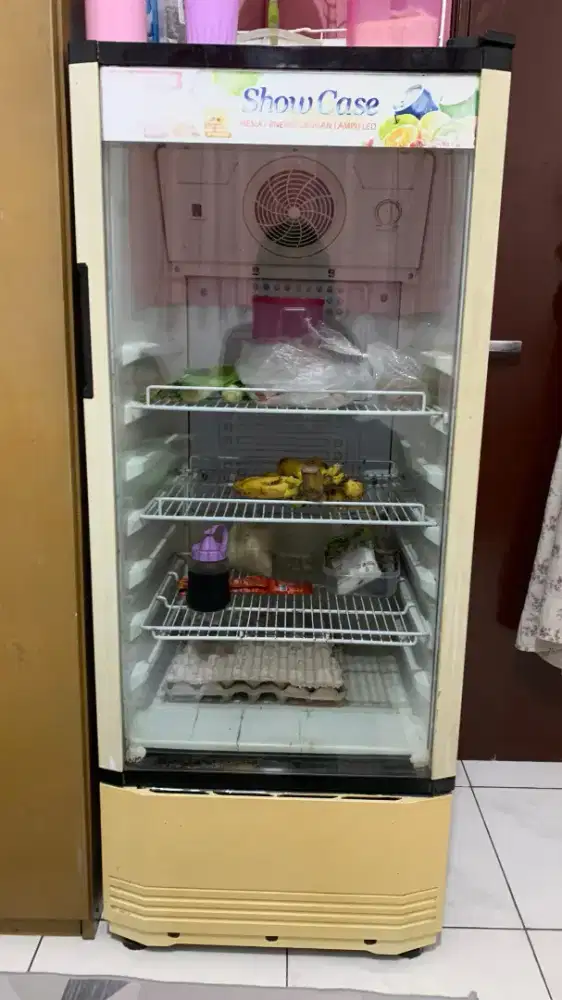 kulkas minuman tinggi