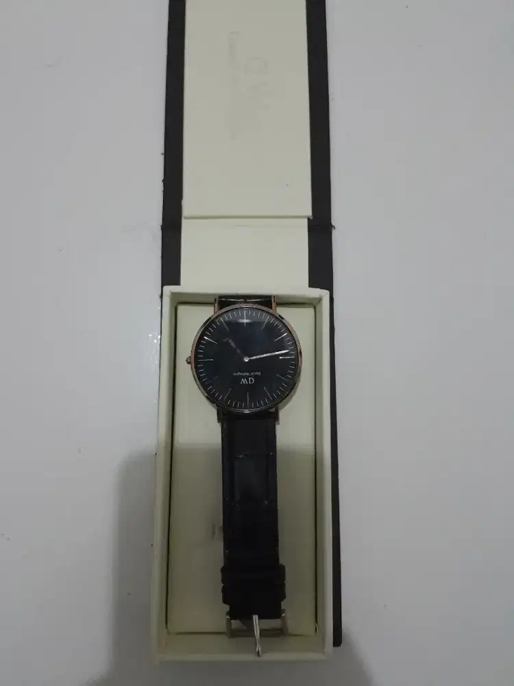 DW (Daniel Wellington)