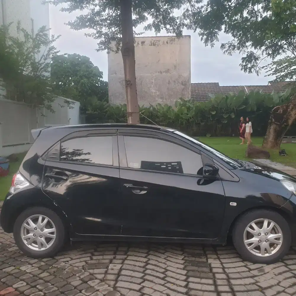 Honda brio manual hitam
