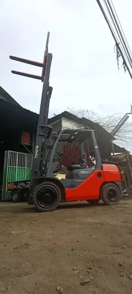 Forklift Toyota 3 Ton,Manual,Tiang Threelift,1DZ-II,8FD30,Tahun 2019