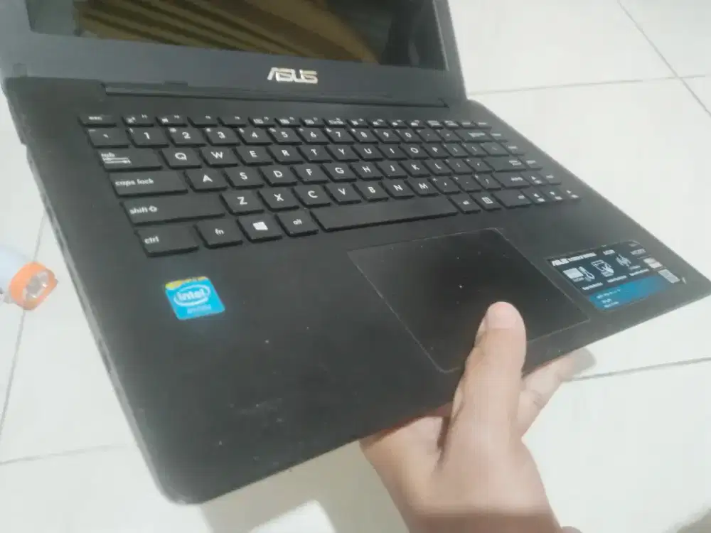 Dijual laptop Asus X453M ram 4gb SSD 128gb win 11 siap pakai COD bgr