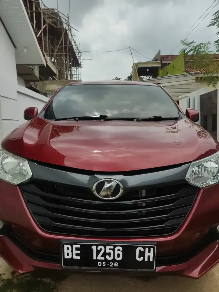 Xenia R tahun 2016 warna merah
