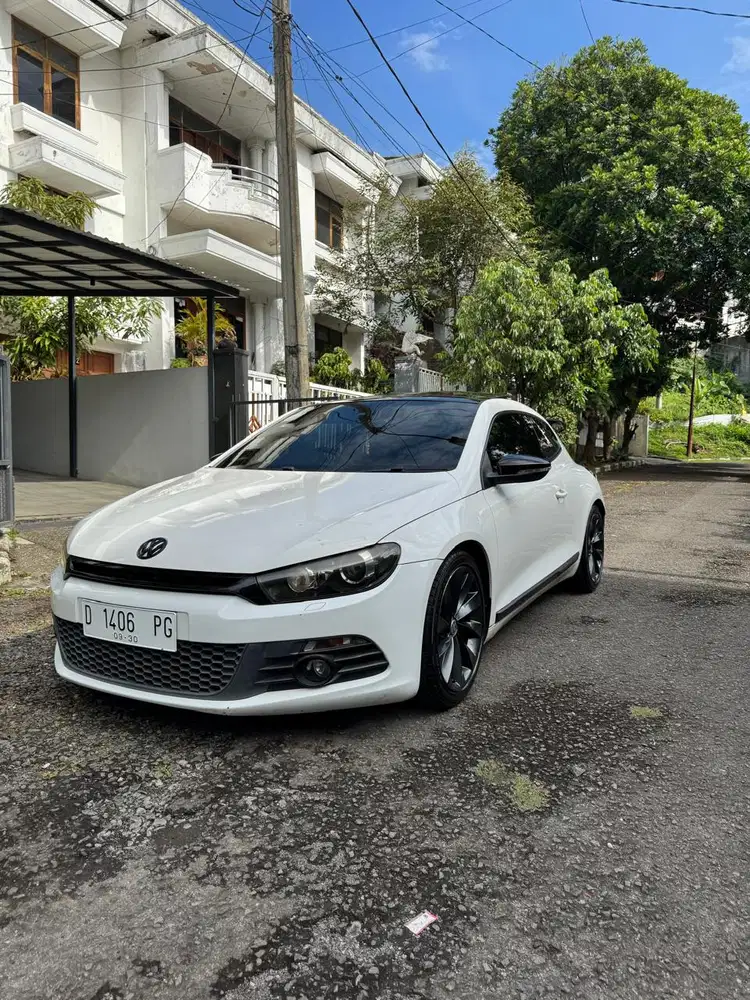 Mulus Siap Pakai ! Volkswagen Scirocco 2.0 TSI Warna Putih Tahun 2011