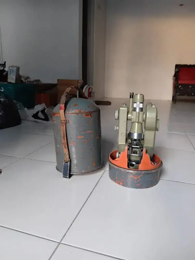 theodolite manual wild T1A made in switzerland lengkap dengan tutup