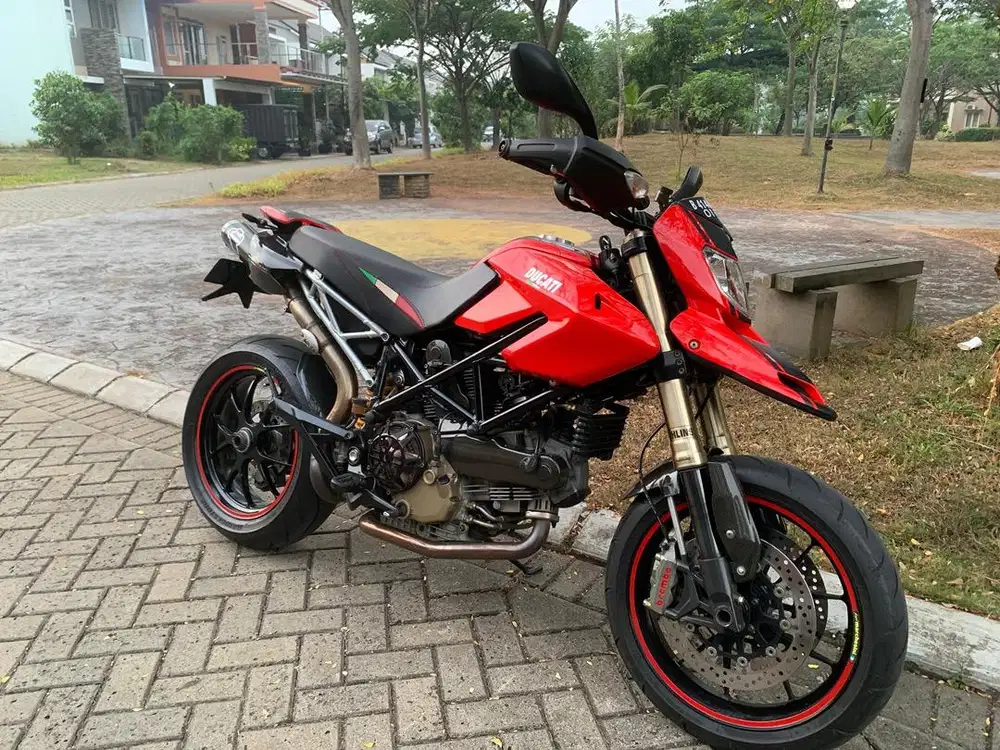 Ducati Hypermotard 1100S