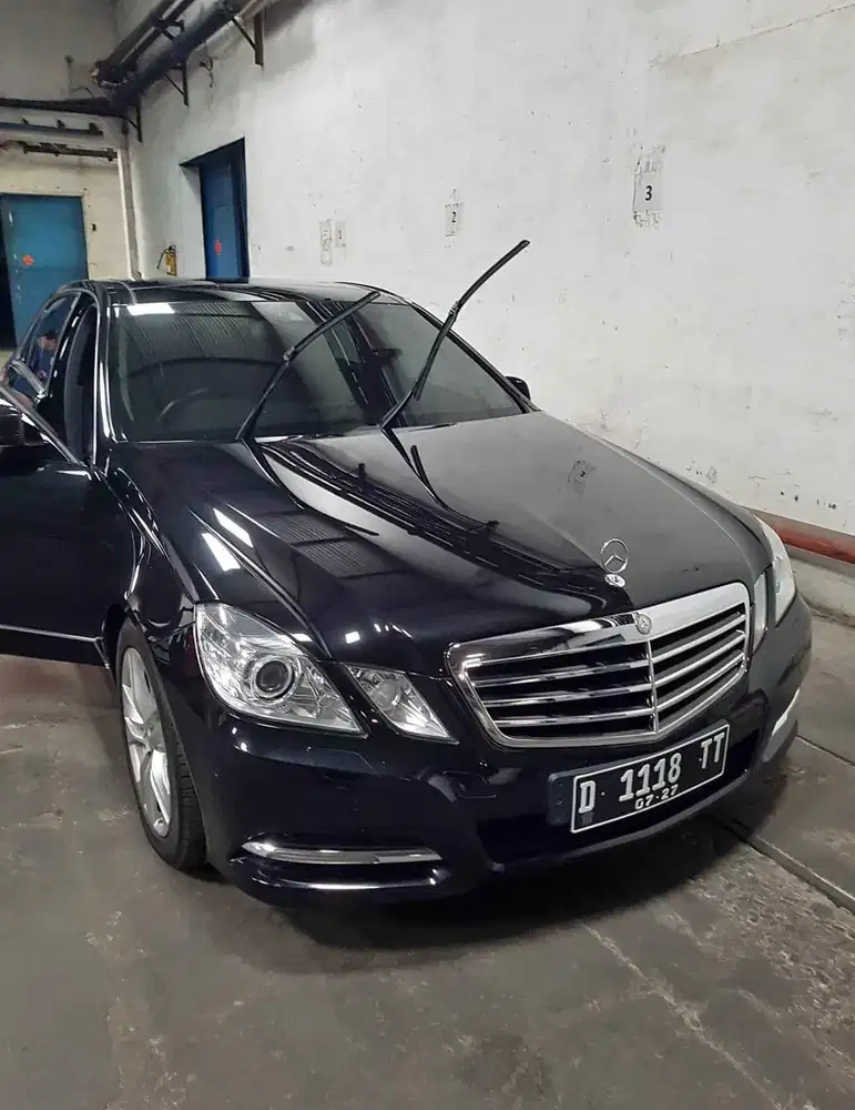 Low Km ! Mercedes Benz W212 E300 Avantgarde Panoramic Warna Hitam 2012