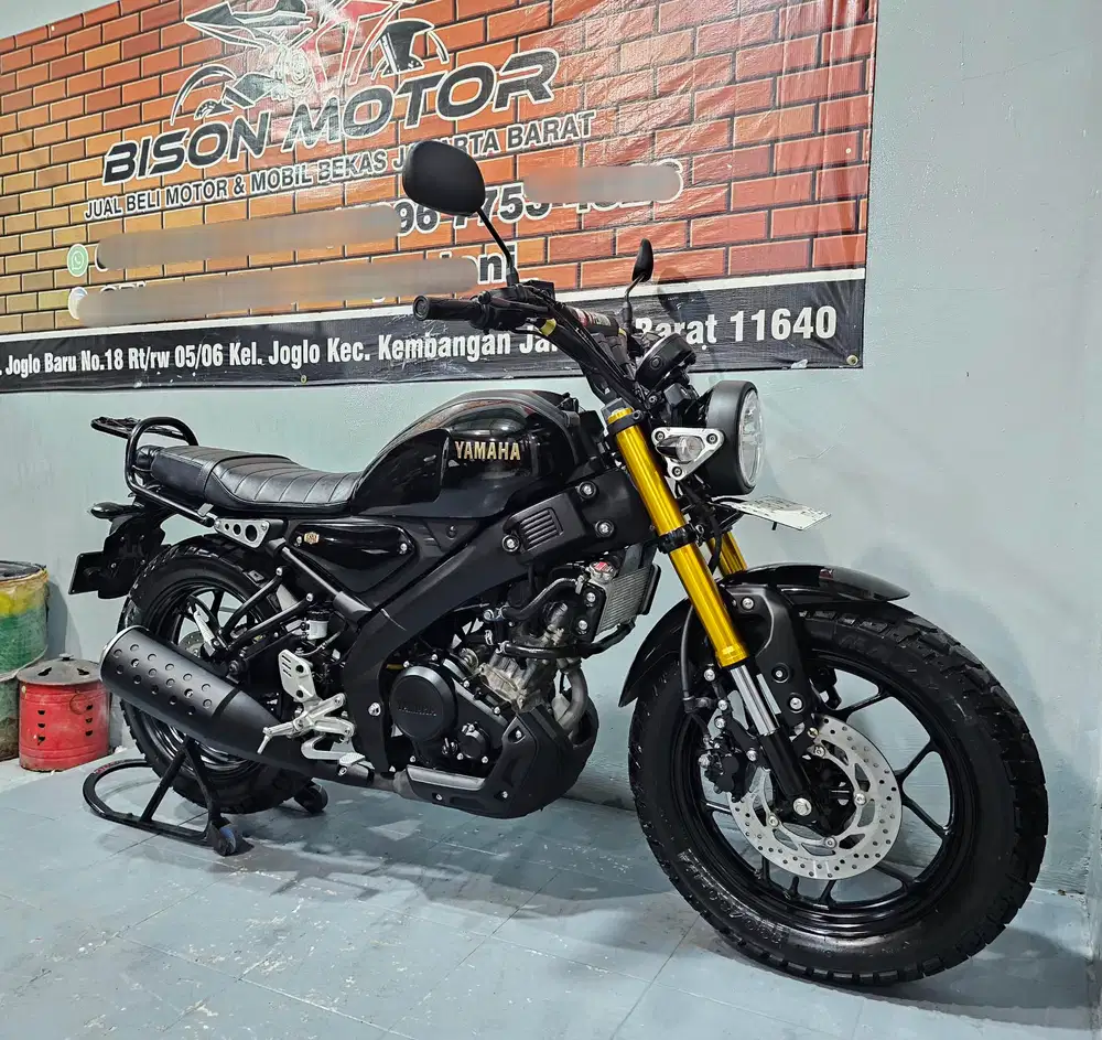 Km 900 perak! Seperti baru! YAMAHA XSR 155 VVA 2024 GOLD hitam