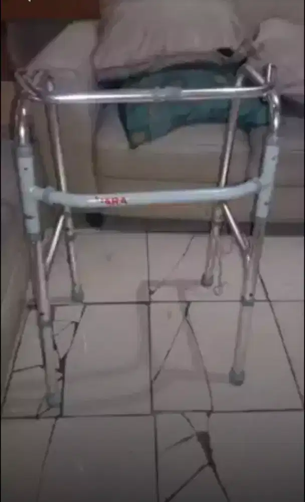 walker alat bantu jaln