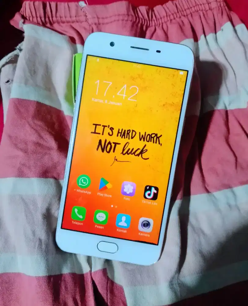 Oppo A57 biasa Jaringan 4G Ram 3/32 gb fingerprint sehat