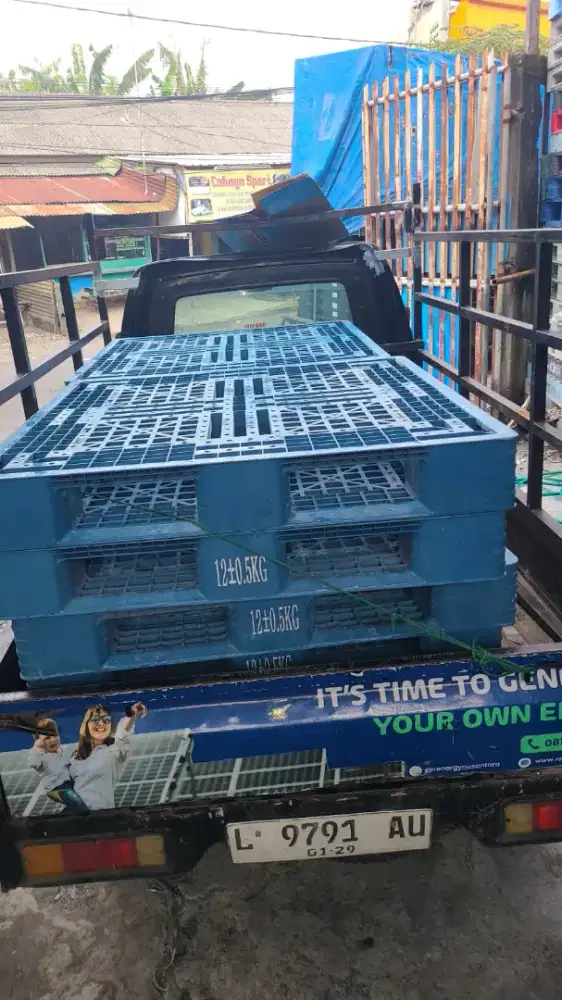 Pallet plastik second stok terjaga