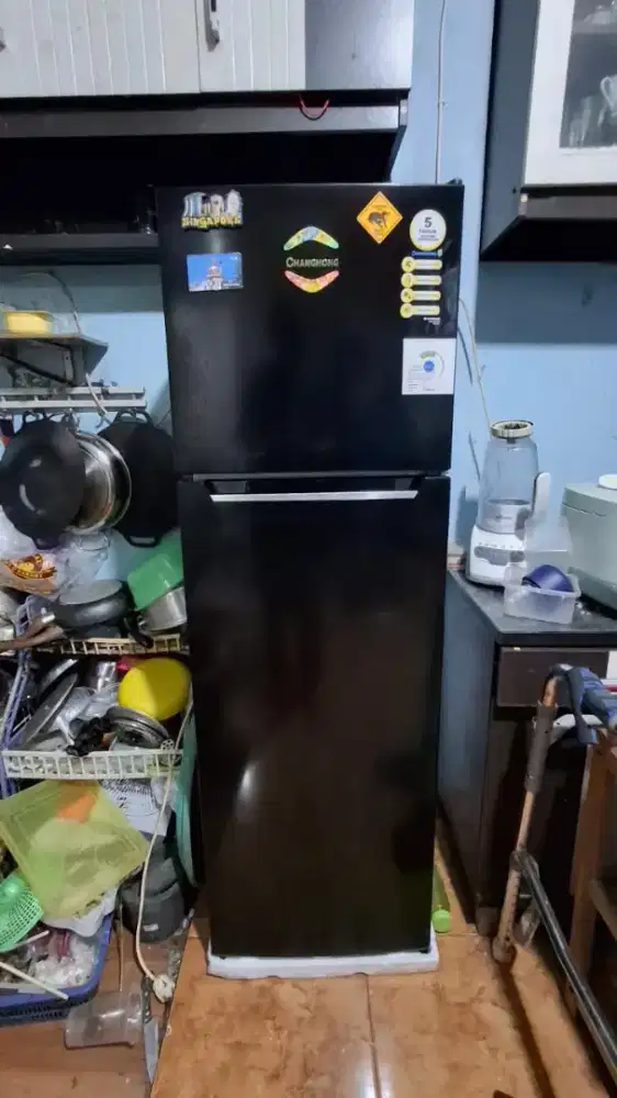 KULKAS 2 PINTU KONDISI SEPERTI BARU