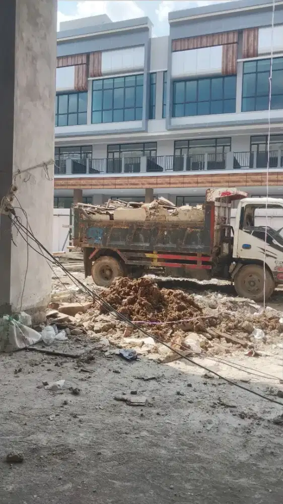 Buang puing sampah matrial banguna