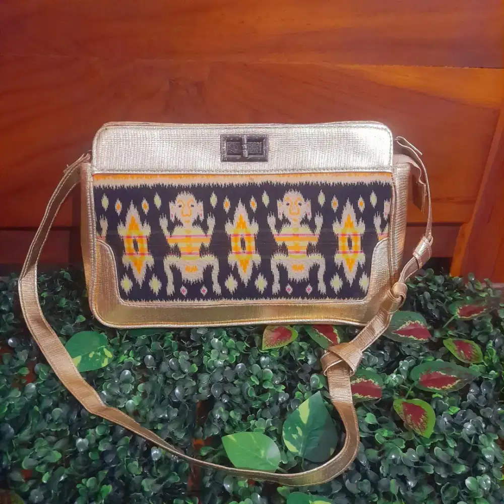 Tas Selempang Etnik