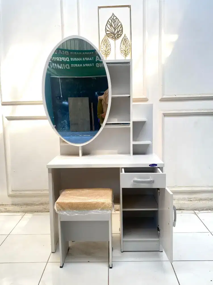 Meja rias partikel kaca sliding