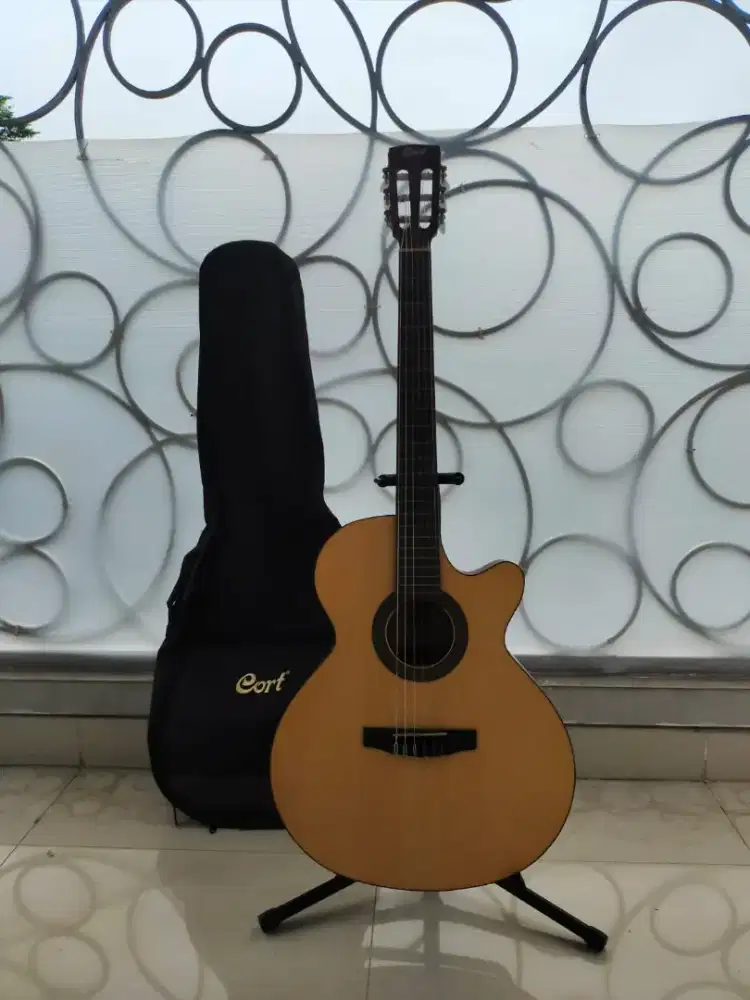 DIJUAL GITAR AKUSTIK ELEKTRIK CORT (NYLON)