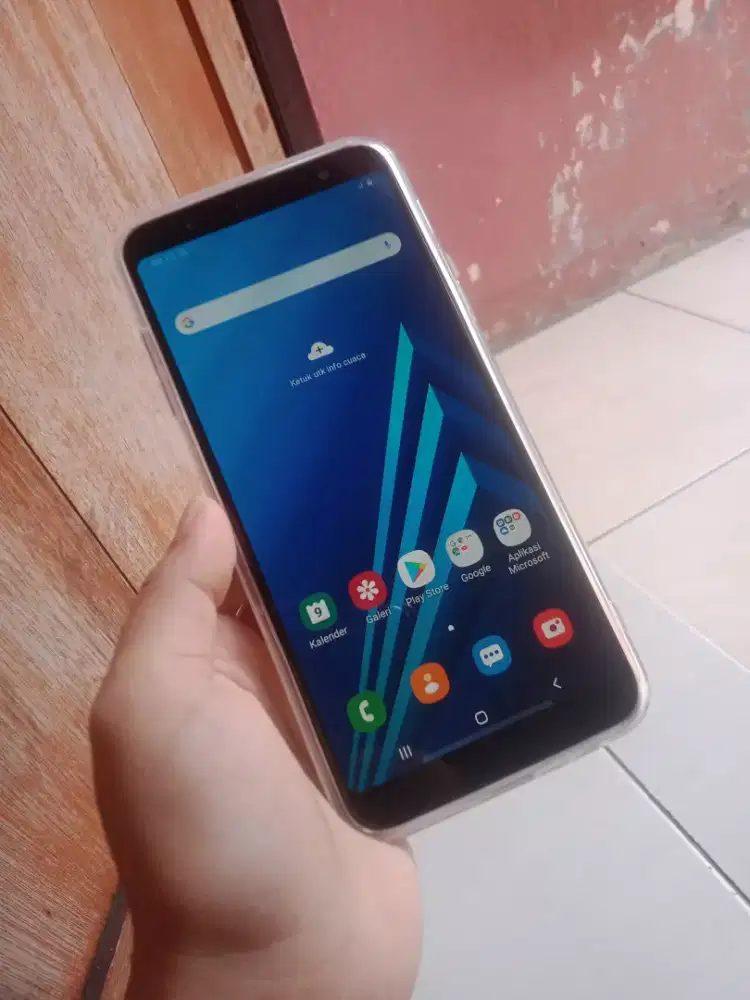 Samsung a6+ ram 4/32 normal orian minus lecet pemakaian aja.