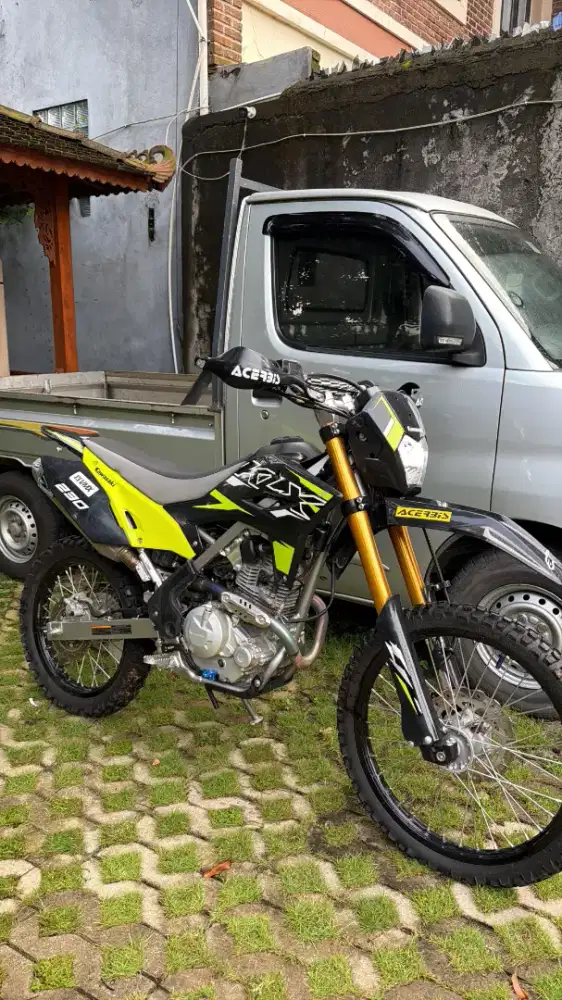 Kawasakin klx 230 se
