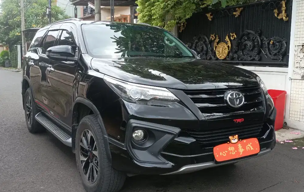 Totoya Fortuner TRD Sportivo AT 2018 Hitam Antik Low Kilometer