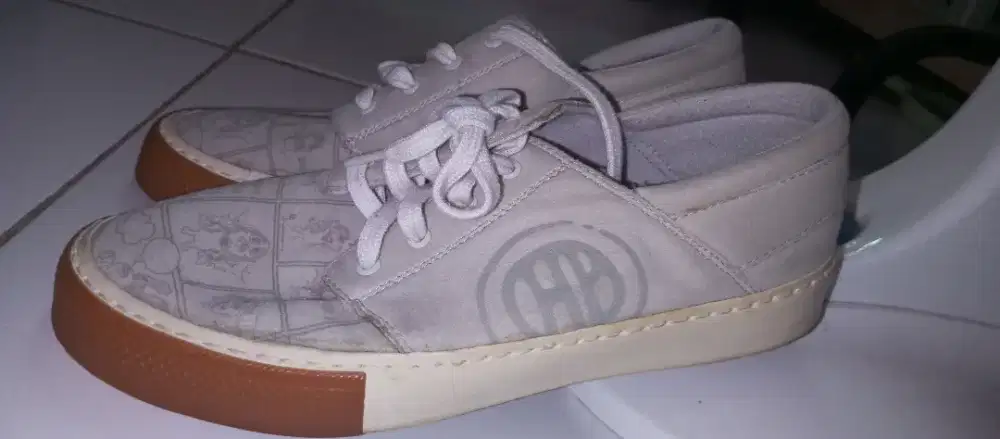 Sepatu merk Hush Puppies