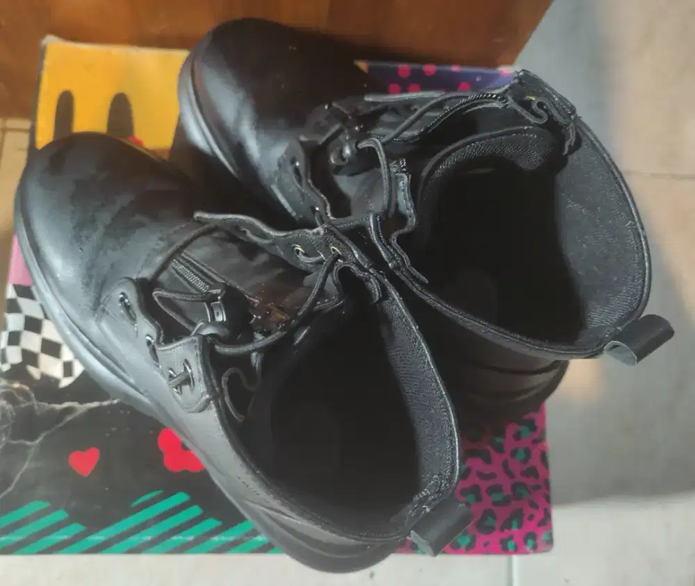 Sepatu Model Boots Wanita